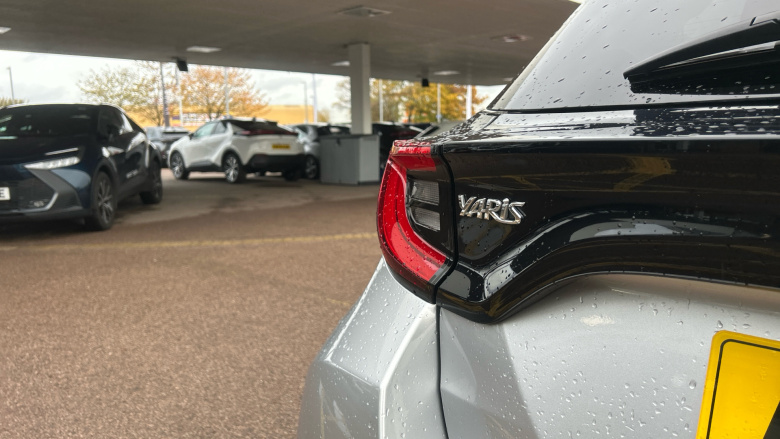 Toyota Yaris 1.5 Hybrid Design 5dr CVT Hybrid Hatchback